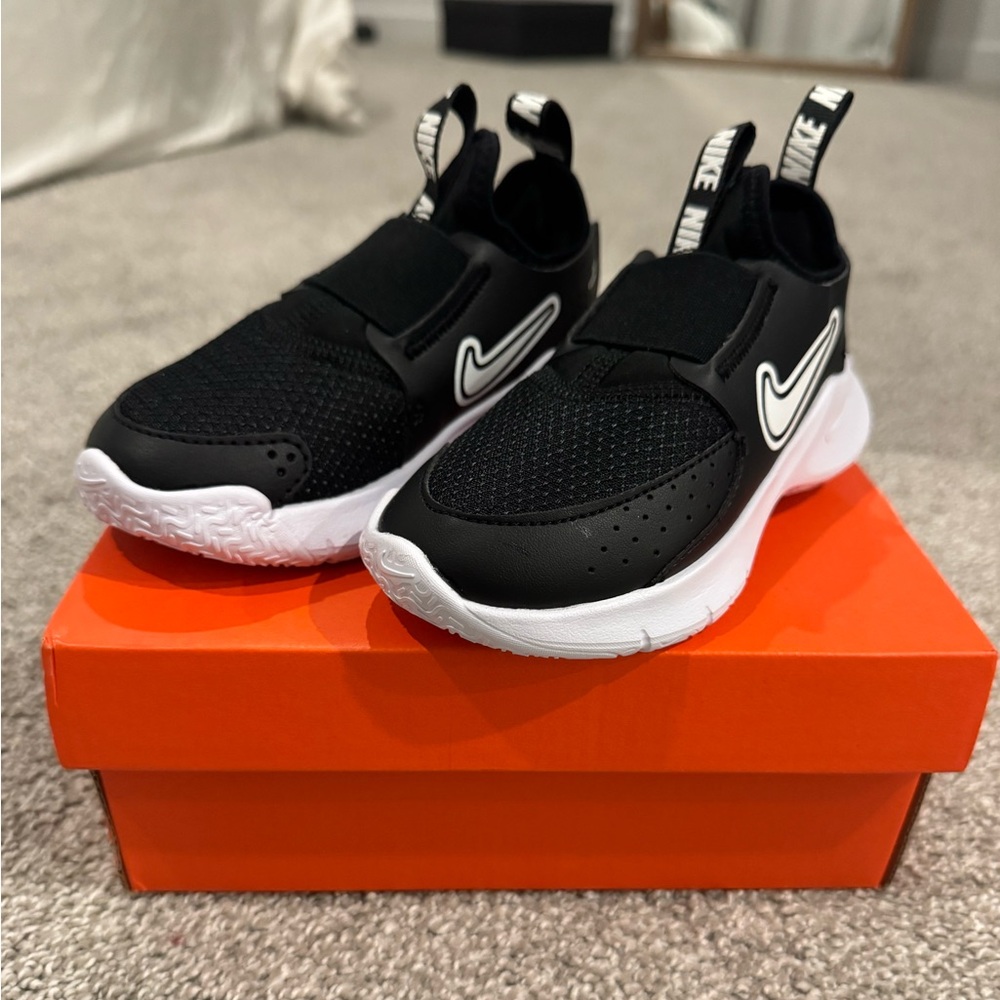 Nike Kids Flex Runner 3 - Black and White Slip-On Sneakers